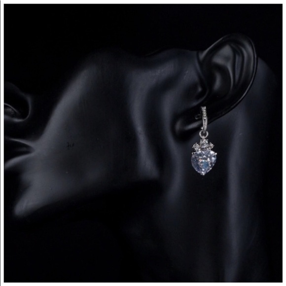 SALE 💙LOVISA EARRINGS WITH SWAROVSKI STONES - Picture 3 of 5